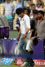 Shahrukh Khan with abram at eden gardens on 17th May 2016